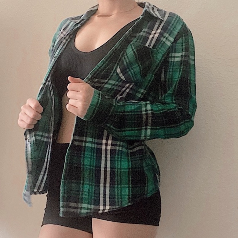 Arizona Jean Co. • Green, Black, & White Flannel Button Down Long Sleeve 🖤